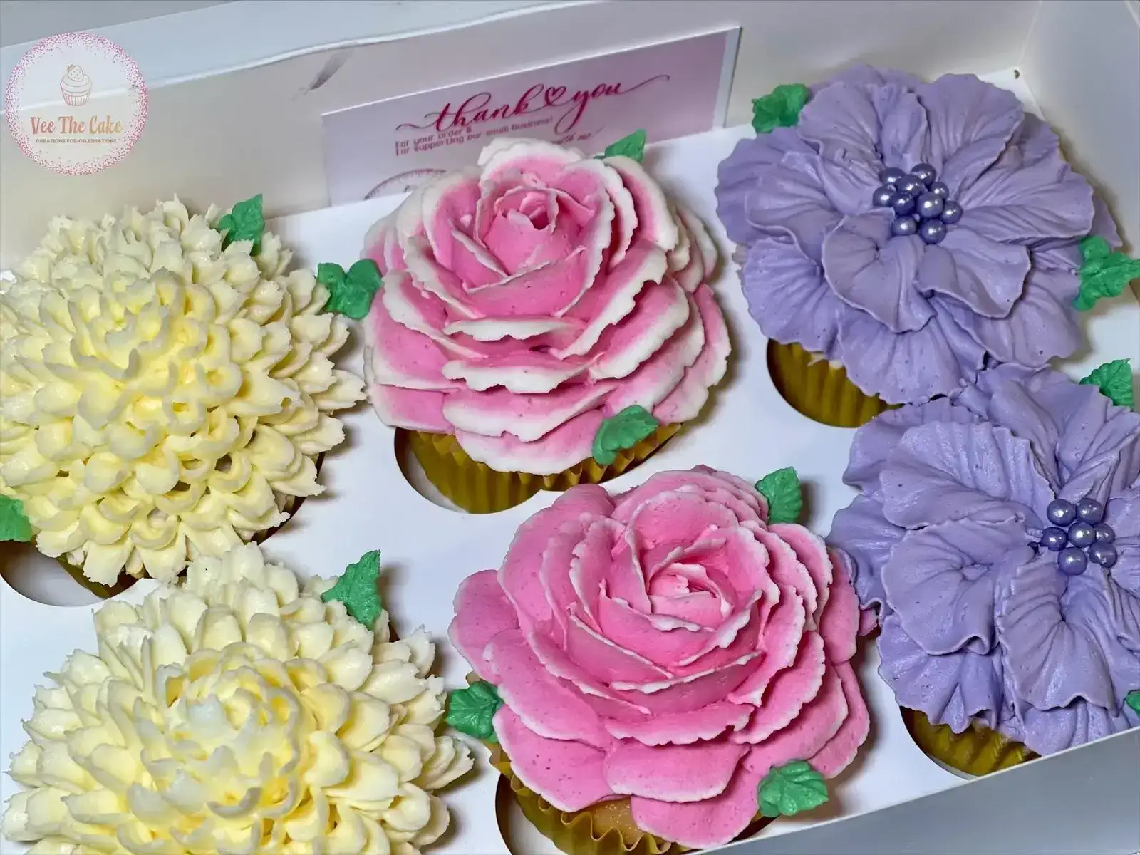 Wedding cupcake favours by Vee The Cake
